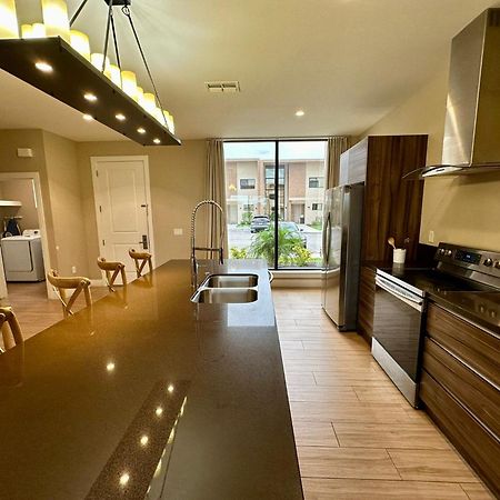 Luxury Home In Orlando With Private Hot Tub - 7 Min From Disney Parks - 3 Bedrooms And 4 Bathrooms! Esterno foto