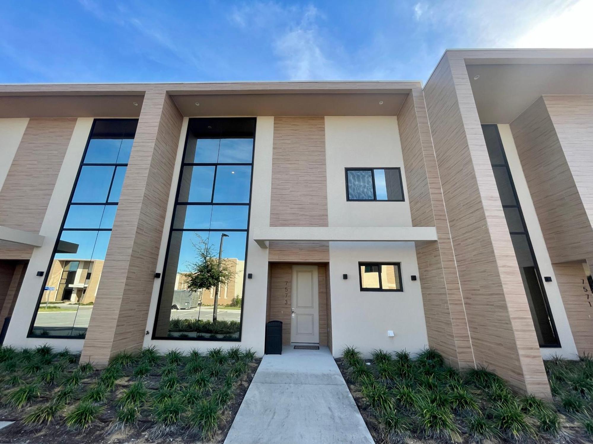 Luxury Home In Orlando With Private Hot Tub - 7 Min From Disney Parks - 3 Bedrooms And 4 Bathrooms! Esterno foto