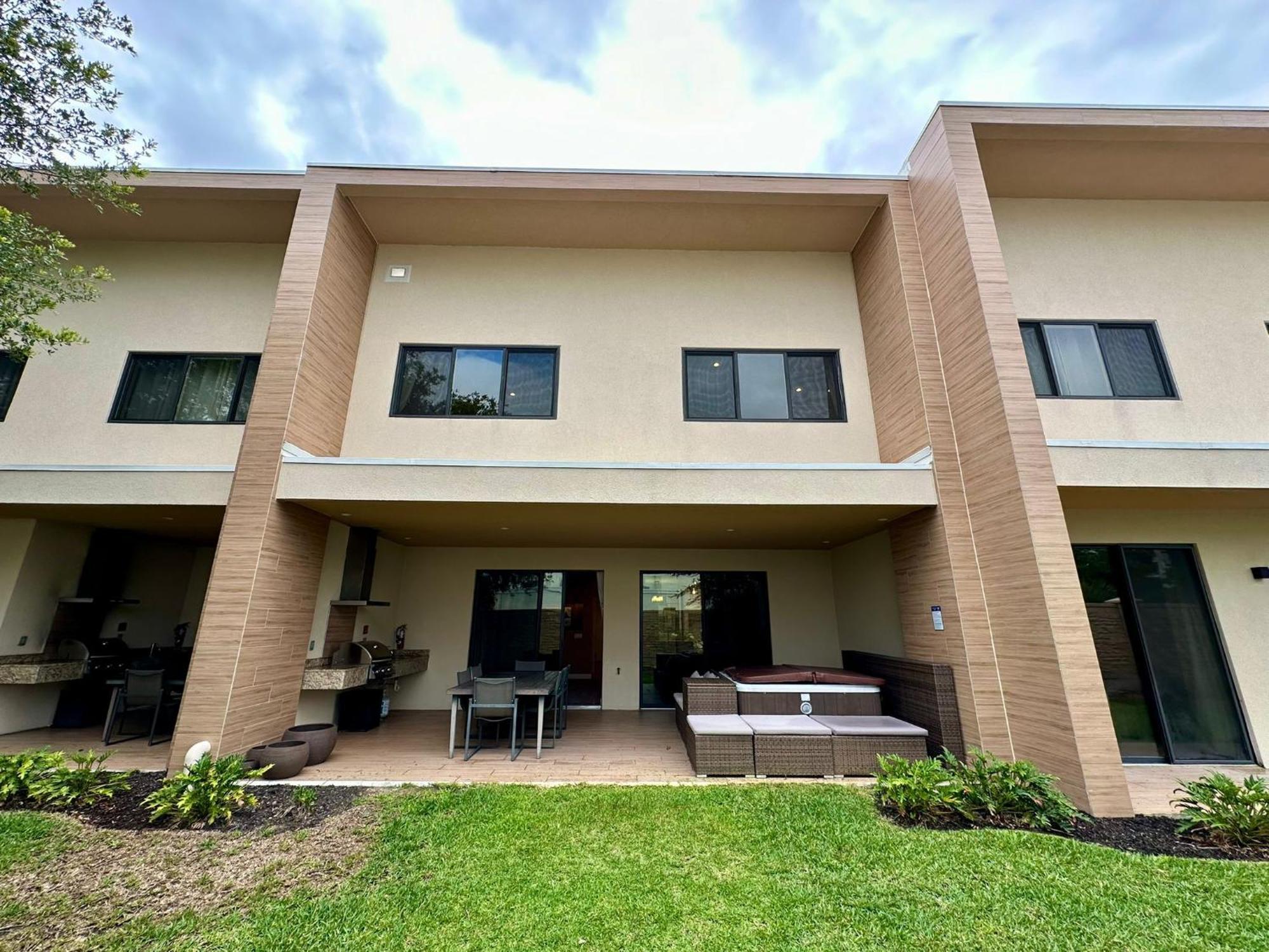 Luxury Home In Orlando With Private Hot Tub - 7 Min From Disney Parks - 3 Bedrooms And 4 Bathrooms! Esterno foto