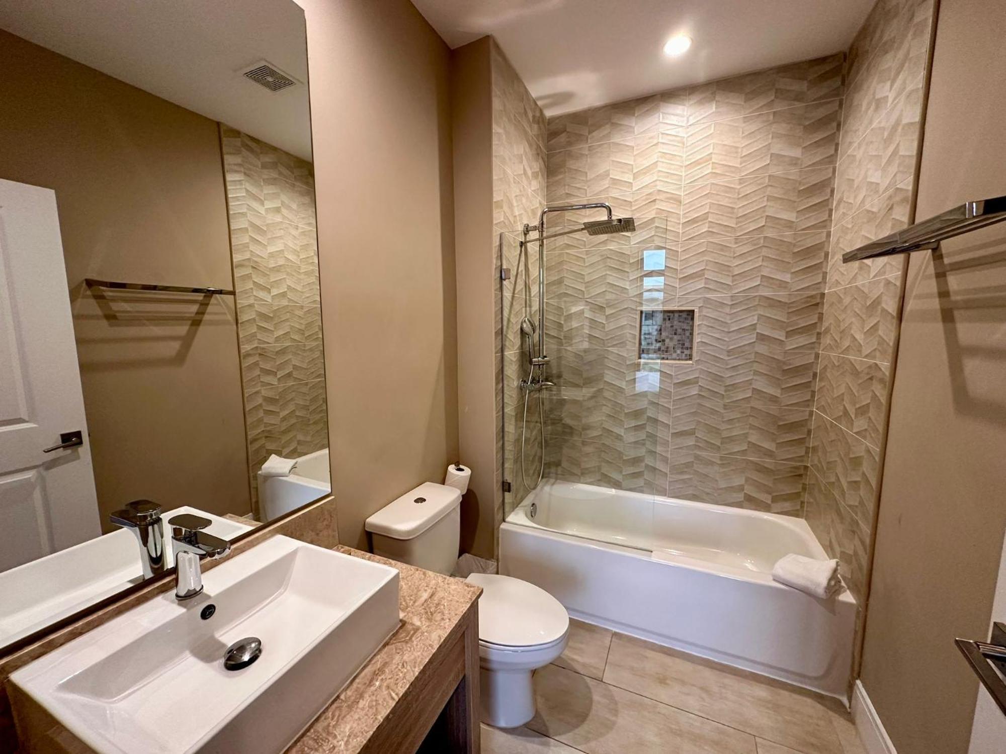 Luxury Home In Orlando With Private Hot Tub - 7 Min From Disney Parks - 3 Bedrooms And 4 Bathrooms! Esterno foto