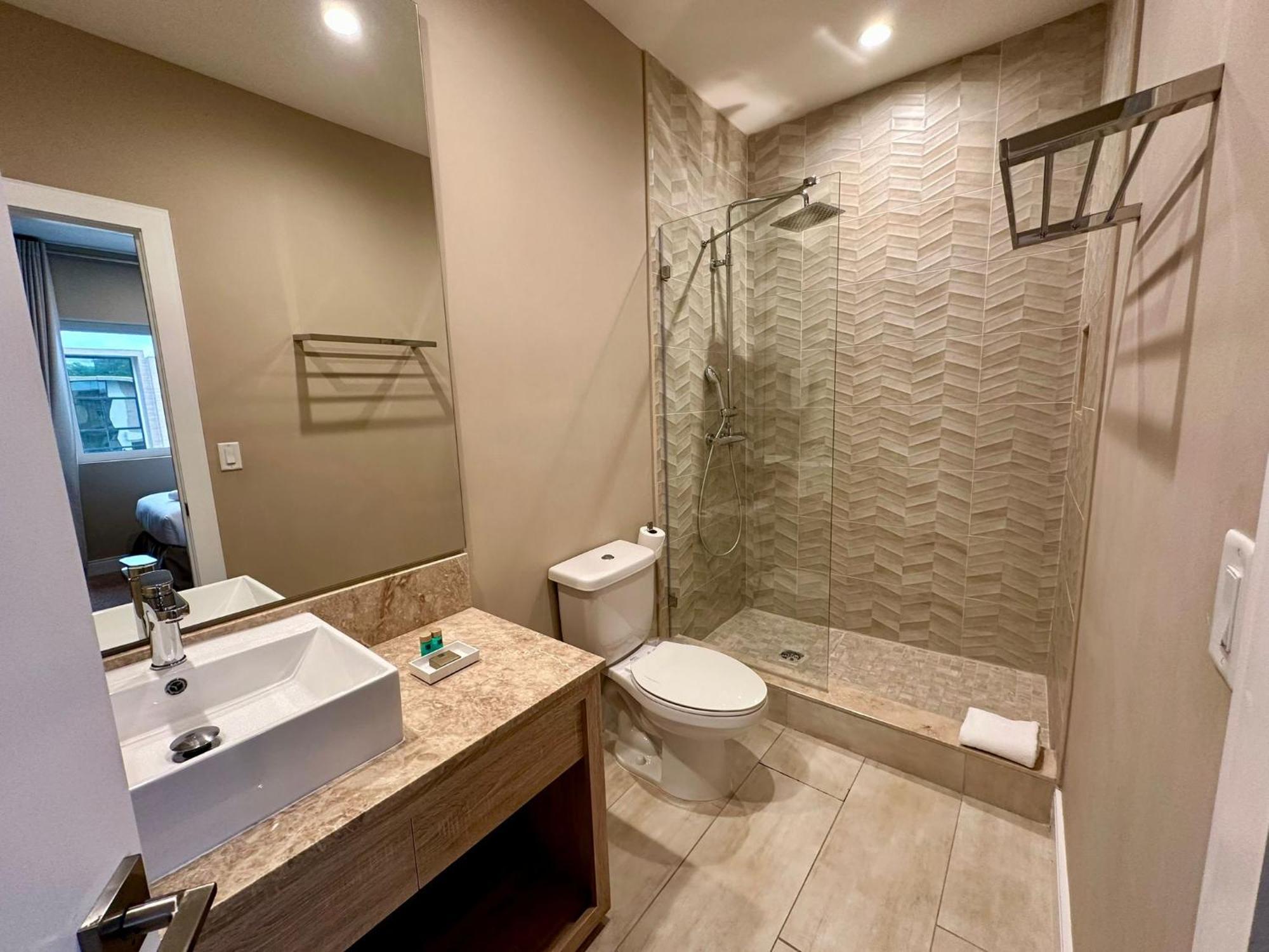 Luxury Home In Orlando With Private Hot Tub - 7 Min From Disney Parks - 3 Bedrooms And 4 Bathrooms! Esterno foto