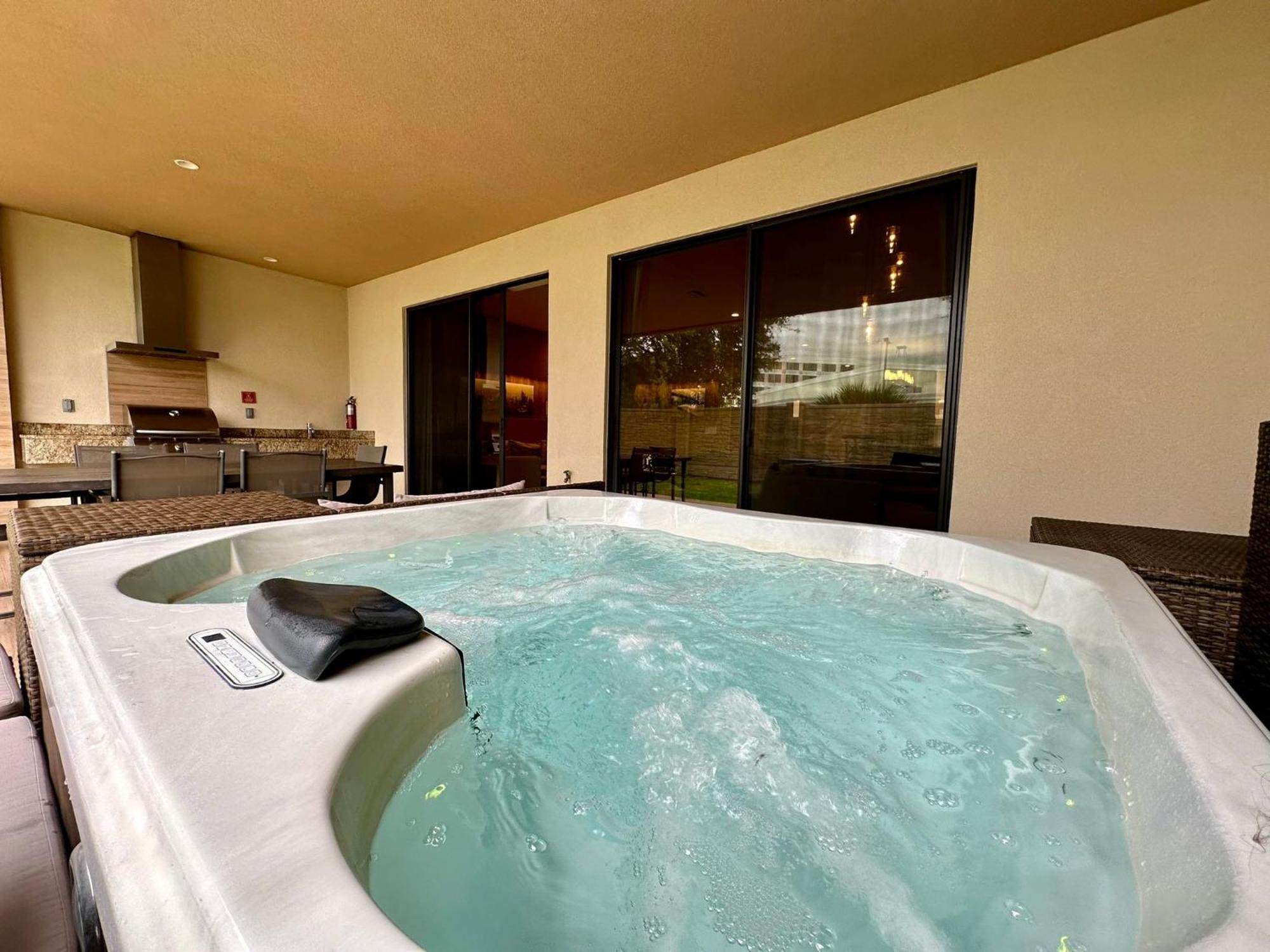 Luxury Home In Orlando With Private Hot Tub - 7 Min From Disney Parks - 3 Bedrooms And 4 Bathrooms! Esterno foto