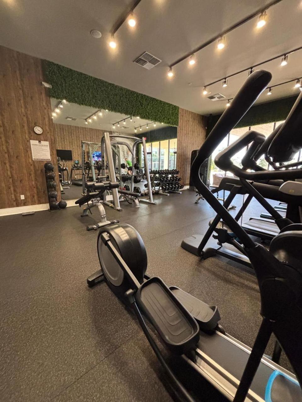 Luxury Home In Orlando With Private Hot Tub - 7 Min From Disney Parks - 3 Bedrooms And 4 Bathrooms! Esterno foto